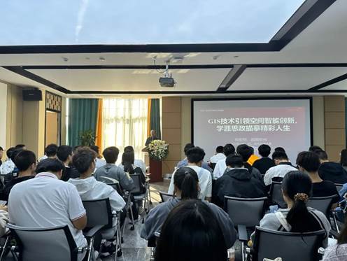 行走的课堂 资源与环境科学学院师生赴超图软件公司参观学习